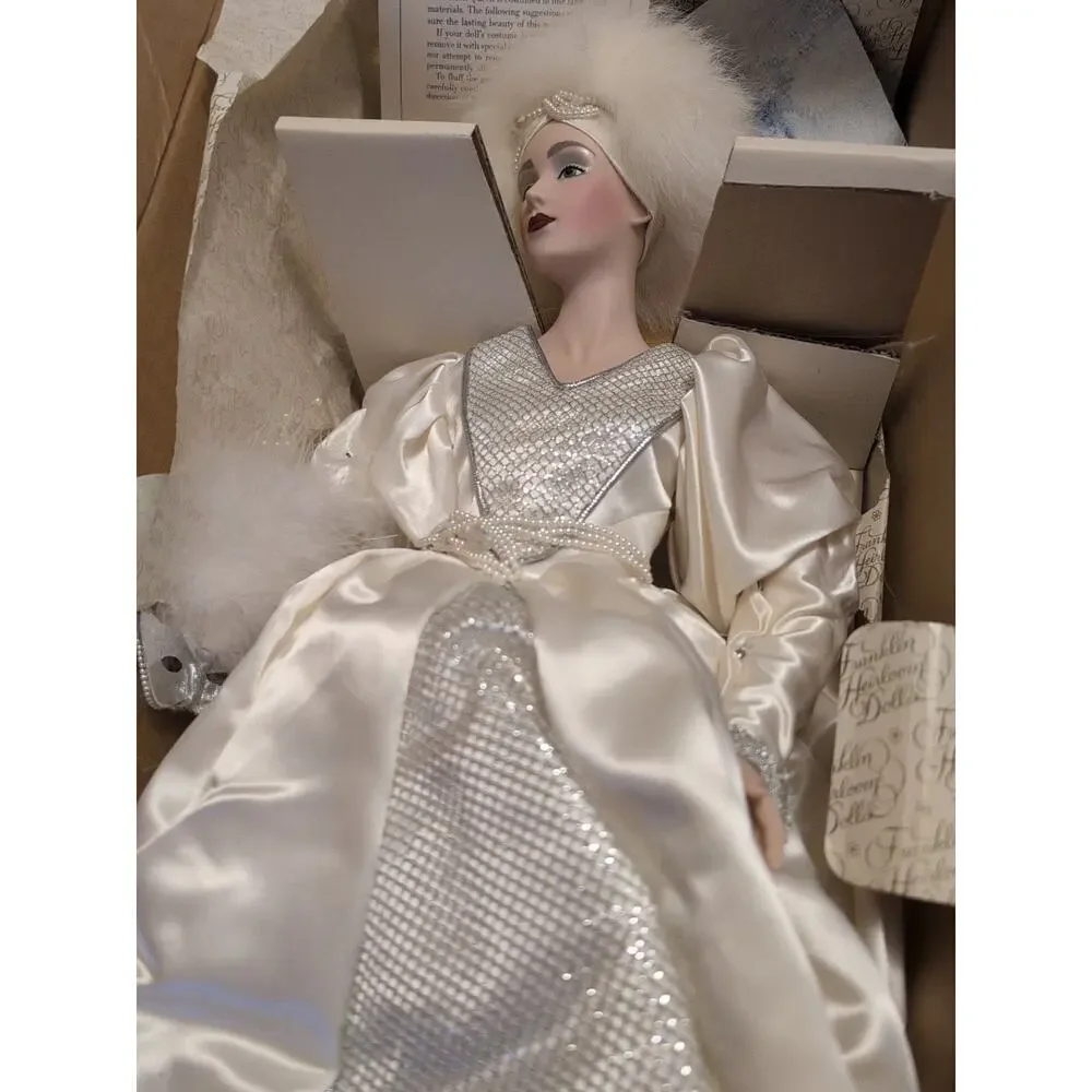 VTG Franklin Mint 1988 Heirloom Snow Queen Masquerade Porcelain Doll